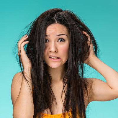 ¿Sientes picor, ardor, enrojecimiento o dolor en el cuero cabelludo?